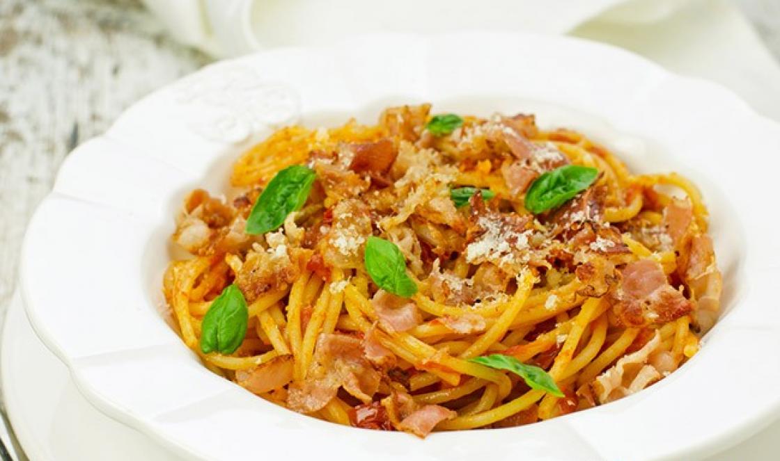 Макароны с помидорами и чесноком Спагетти без мяса с помидорами
