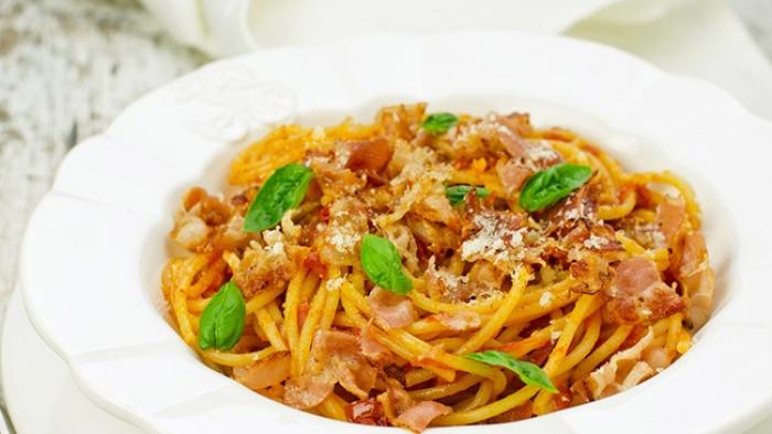 Макароны с помидорами и чесноком Спагетти без мяса с помидорами